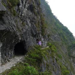 錐麓大斷崖中間小隧道的外觀