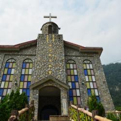 影像為位於花蓮縣富世村的臺灣基督長老教會，為紀念一位名為姬望的太魯閣族婦人，故命名為姬望紀念教會。