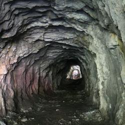 巴壟隧道內部